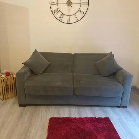 : Le Landelle, Studio, 10 Minutes Gare Apartment *
