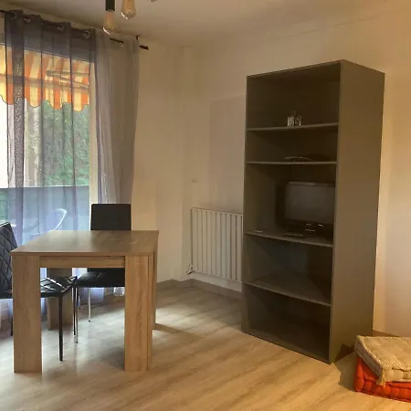 : Le Landelle, Studio, 10 Minutes Gare Apartment