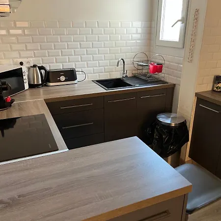 : Le Landelle, Studio, 10 Minutes Gare Apartment